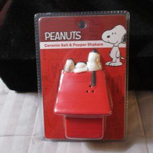 Peanuts Snoopy Ceramic Salt & Pepper Shakers